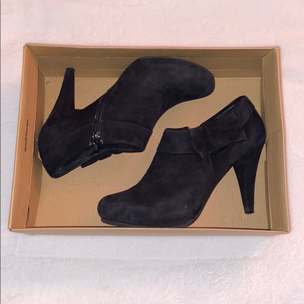 DONATING WEDNESDAY 11/18! Black suede booties